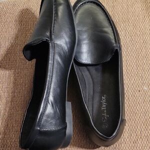 Sophisticated Black Leather Loafers for Women